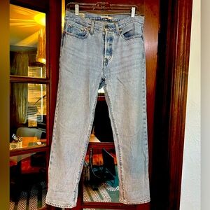 Levi’s Wedgie light wash jeans SIZE 28